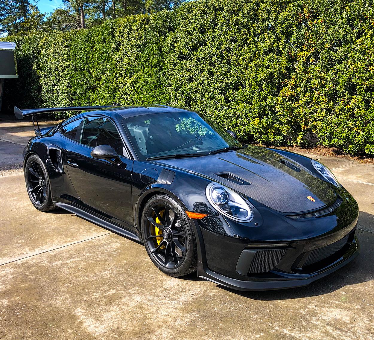 Black Porsche 911 GT3 RS glossy after a full exterior detail